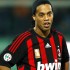 Ronaldinho perde pênalti e converte outro, mas Milan cai para Palermo