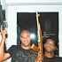 Fotos de Adriano com fuzil e metralhadora dourada