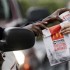 Ex-funcionário do McDonald’s processa rede de fast food por dar lanche no lugar do vale-refeição