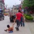 Chinês é arrastado pelado por ruas como punição por ter ido a uma lan house