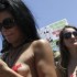 Manifestantes exigem direito de poder fazer topless em Miami