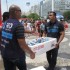 Fiscais da prefeitura do Rio apreendem mercadorias na orla de Copacabana