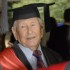 Na Austrália, homem de 97 anos termina mestrado