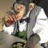 Macaco fumante que trabalhava em cassino morre aos 24 anos