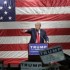 “Foi ironia”: líder supremacista branco explica saudação de ‘Hail, Trump’