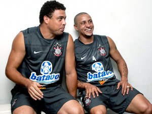 ronaldo-e-roberto-carlos