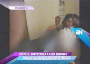 padre-fazendo-sexo-com-faxineira