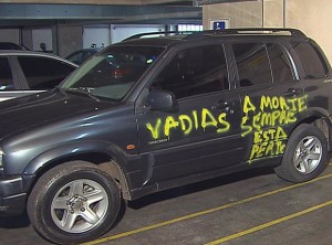 carro-promotora-pixado