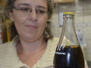 abelha-garrafa-de-refrigerante abelha-garrafa-de-refrigerante