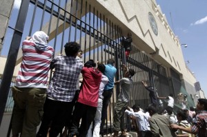 embaixada-iemen-manifestantes