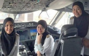 Mulheres comandam voo histórico na Arábia Saudita