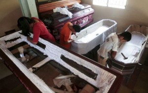 "Cidade dos caixões" prospera com a epidemia de assassinatos em El Salvador