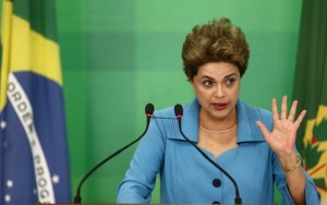 Emocionada, Dilma se diz injustiçada por processo de impeachment