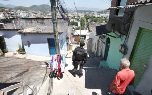 Operação no Rio que busca suspeitos de estupro coletivo detém uma pessoa