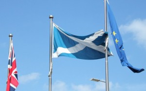 Escócia vai lutar para permanecer na UE e pode pedir independência, diz premiê