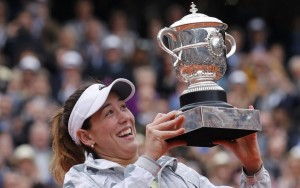 Muguruza bate Serena, conquista Roland Garros e vence 1º Grand Slam da carreira