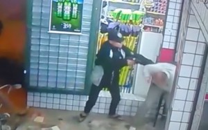 Policial aposentado é baleado no rosto durante assalto a supermercado no RJ