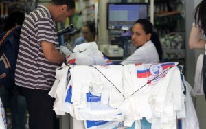 Supermercados deverão voltar a fornecer sacolas plásticas sem custos em SP