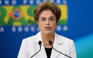 Tese do "golpe" em eleições municipais divide PT e afasta Dilma de campanhas