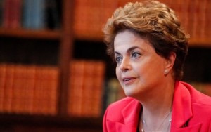 Dilma rechaça acusações e diz que caixa dois é problema de João Santana e do PT