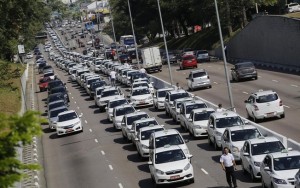 Easy Táxi é liberado para concorrer com Uber em São Paulo