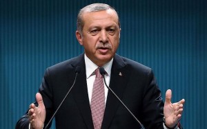 Ataque com carro-bomba deixa três mortos e dezenas de feridos na Turquia