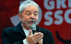 Lula diz que Dilma vai se expor corajosamente no Senado para "Judas" julgá-la