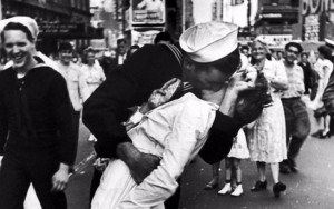 Morre enfermeira símbolo do fim da Segunda Guerra Mundial