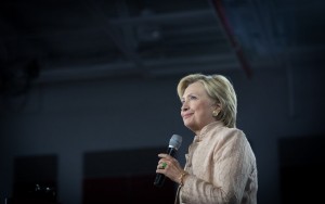 Às vésperas de eleição nos EUA, FBI reabre inquérito contra Hillary Clinton 