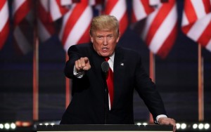 Trump diz que cumprirá promessa de erguer muro e deportar milhões de imigrantes 