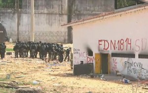 PM entra em Alcaçuz para construir muro e separar facções