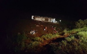 Acidente com ônibus no Paraná deixa pelo menos sete mortos