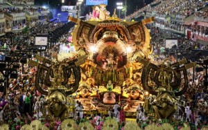 Desfiles no Rio: 2ª noite tem Mangueira buscando e bi e promessa de muito luxo
