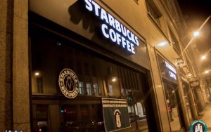 "Starburca": Após contratar refugiados, Starbucks é alvo de protestos na Espanha