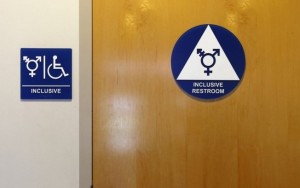 Trump anula norma que permitia transgênero escolher banheiro nas escolas dos EUA