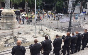 Manifestantes entram em confronto com Polícia Militar no Rio de Janeiro
