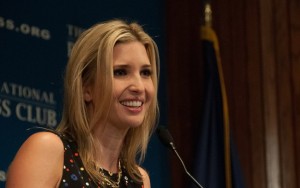 Filha de Trump defende o pai e é vaiada em convenção na Alemanha