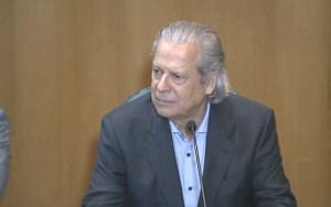 José Dirceu deixa a prisão após decisão do Supremo Tribunal Federal