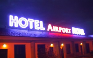 Ex-namorado de brasileira é preso após tentar enforcá-la em motel na Itália