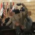 Sapatada em Bush custa espancamento à repórter iraquiano