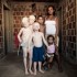Filhos albinos de mãe negra, em Olinda, receberão tratamento especial