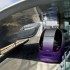 Carros automáticos levam passageiros do estacionamento até o terminal do aeroporto em Londres