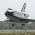 Missão terminada, e ônibus espacial Discovery aterrisa na Flórida