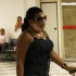 Tati Quebra-Barraco é vista completamente enfaixada, em aeroporto