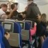 Bêbado tem ‘ataque de fúria’ e precisa ser controlado por dez pessoas em voo