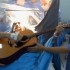 Paciente toca violão e canta para médicos durante cirurgia no cérebro em Santos