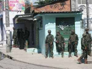 militares-durante-a-ocupacao-do-complexo-do-alemao