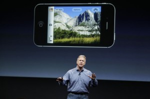phil-schiller-iphone-4s