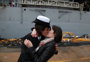 beijo-lebico-oficiais-marinha